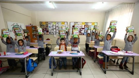 ''bilgin Horoz'' Miniklerle Buluşuyor