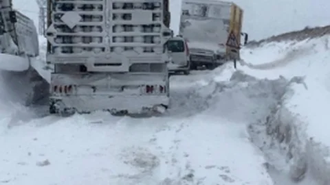 Eskişehir-Afyonkarahisar Yolu Ulaşıma Kapalı