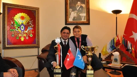 Minik Şampiyon Başarısını Başkan Acar İle Paylaştı