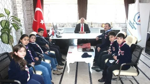 Minik İzciler İl Müdürü Budak'ı Ziyaret Etti