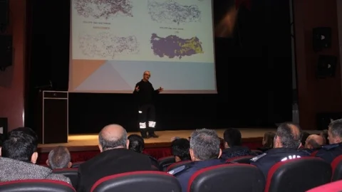 Develi Belediye Personeline Deprem Bilgilendirme Semineri Yapıldı