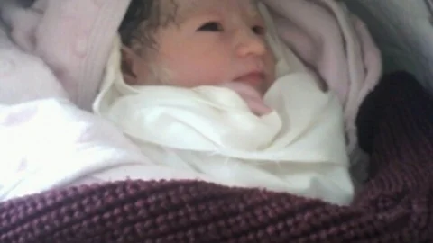 Kar Geçit Vermedi Ambulansta Doğum Yaptı