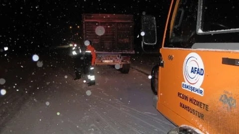 AFAD'tan Yolda Mahsur Kalanlara Kumanya Yardımı