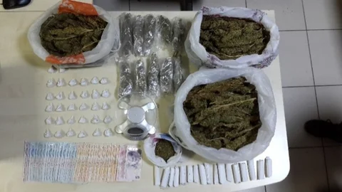 Narkotik Polisleri Sokak Satıcılarına Göz Açtırmadı