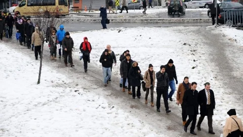 Vatandaşların Buzlu Kaldırımlarla İmtihanı