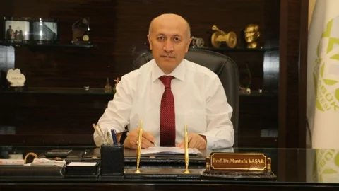 Kbü'de Rektörlük Yarışı