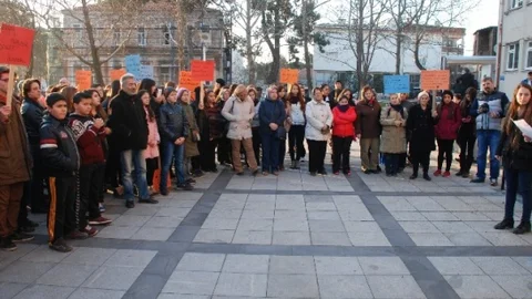 Lise Öğrencileri Özgecan İçin Yürüdü
