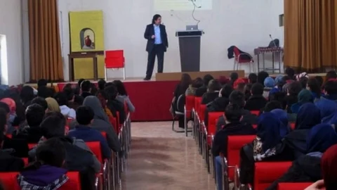Bolvadin'de Öğrenci Ve Velilere “Çocuk Ergen Psikolojisi Dikkat Eksikliği Sorunları Ve Öz Güven” Semineri