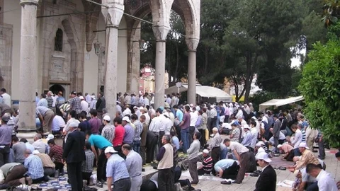 Cuma Hutbesinde ‘Kadına El Kalkmaz' Vurgusu