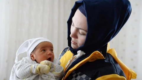 Sarılık Hastası Bebeği Kurtarmak İçin Karla Savaş