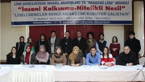 Liseli Gençler Kendi Merkezini Kuruyor