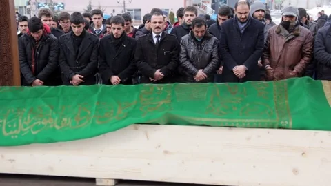 Muhsin Yazıcıoğlu'nun Annesi İçin Gıyabi Cenaze Namazı Kılındı