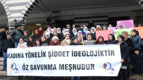 Kadınlardan Meclis'teki Kavgalara Sert Tepki