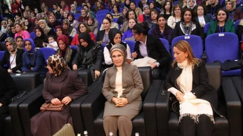 Emine Erdoğan Anne Üniversitesi Eğitim Programına Katıldı