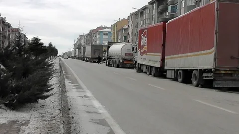 Kulu'da Araçlar Yolların Açılmasını Bekliyor