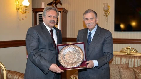 Eski Başbakan Yıldırım Akbulut'tan Vali Kahraman'a Ziyaret