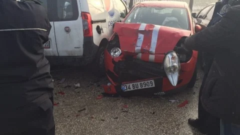 Bursa Mudanya Yolu'nda Onlarca Araç Birbirine Girdi...(2)