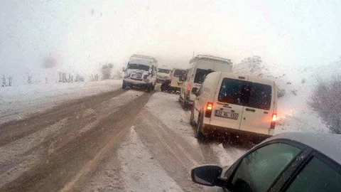 Kar Yağışı Sürücülere Zor Anlar Yaşattı