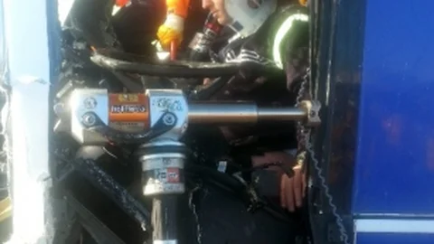 Otobüs Tir Ve Kamyona Çarptı 10 Yaralı