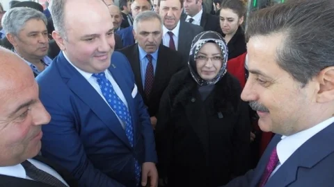 Saraç Bakan Çelik İle Ayaküstü Görüştü