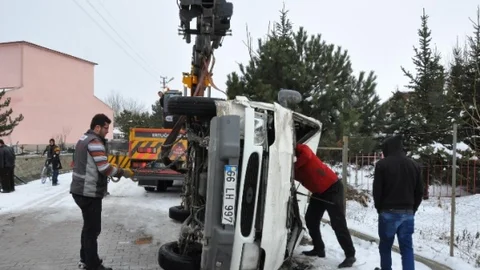 Yozgat'ta Minibüs Dereye Uçtu 2 Yaralı