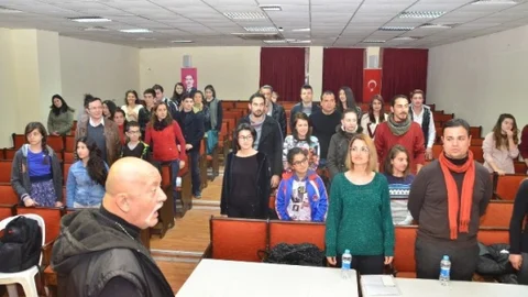 Ünlü Sanatçı Tilmaç Tiyatro Derslerine Başladı