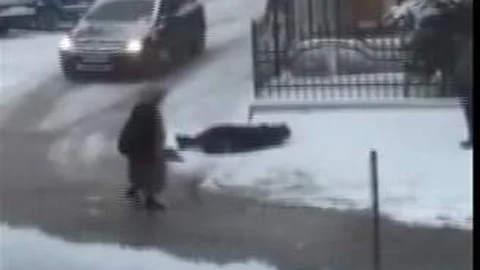 Buz Tutan Kaldırımlar Vatandaşlara Zor Anlar Yaşattı