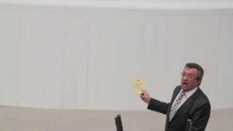 TBMM Genel Kurulu'nda Gerginlik Sürüyor