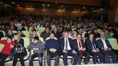 Bayburt Belediyesi Tiyatro Ekibi Kırdı Geçirdi