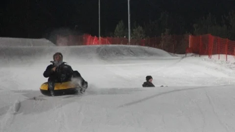 Gazeteciler Kar Üstünde Yarıştı