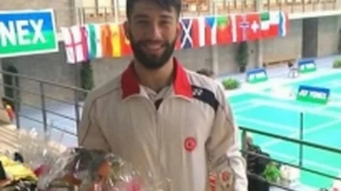 Milli Badmintoncu Uganda'ya Gitti