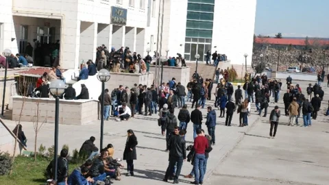 Gençler Katipliğe Akın Etti