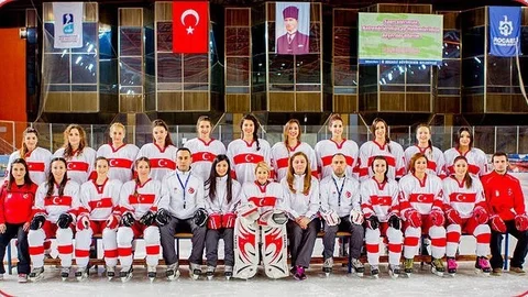Buz Hokeyi Türkiye Kadın Milli Takımı Hong Kong'da Düzenlenen Şampiyonada 1. Oldu