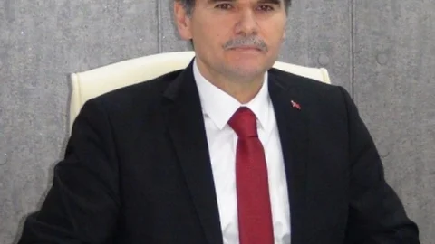 Bürokrat Aday Adayından Muhalefete Gönderme