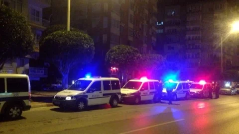 Antalya'da Silahlı Şahsa Polis Müdahalesi