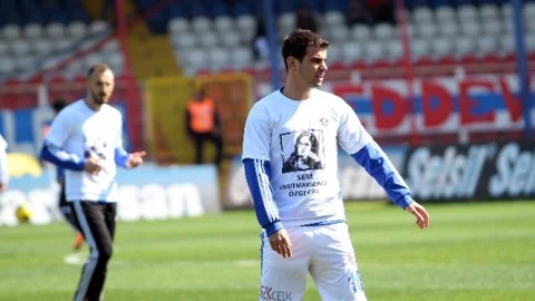 Süper Lig Maçında Özgecan Cinayeti Protestosu