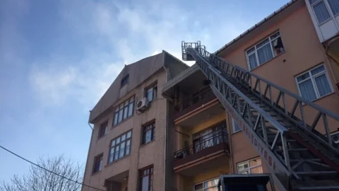 Çatı Yangını Paniğe Neden Oldu