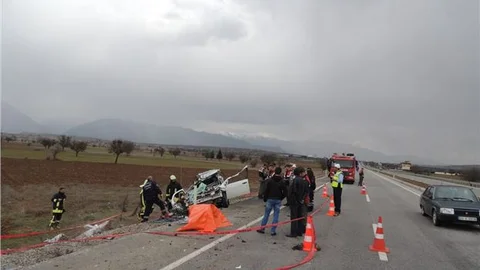 Denizli'de trafik kazası 2 ölü 2 yaralı