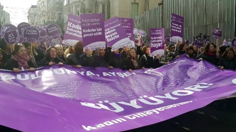 Kadınlar Özgecan İçin Yürüdü