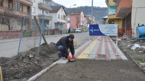 Kumluca'da Kaldırım Çalışmaları Devam Ediyor