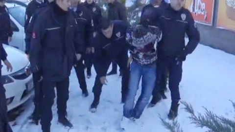 Kavga Eden Gruba Cop Ve Biber Gazlı Müdahale