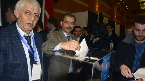AK Parti İstanbul teşkilatında temayül yoklaması
