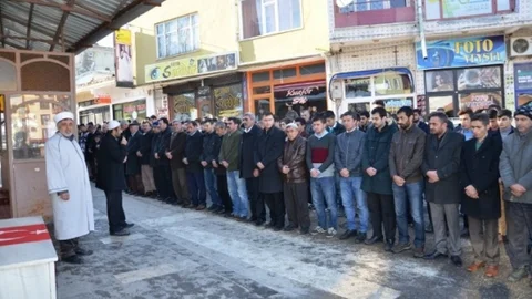 Göksun'da Ülkücüler Fırat Yılmaz Çakıroğlu İçin Gıyabi Cenaze Namazı Kıldı