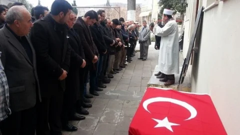 Kuşadası'nda Fırat Yılmaz Çakıroğlu İçin Gıyabi Cenaze Namazı Kılındı