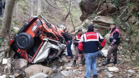 Tire'de Cip Uçuruma Yuvarlandı 3 Ölü