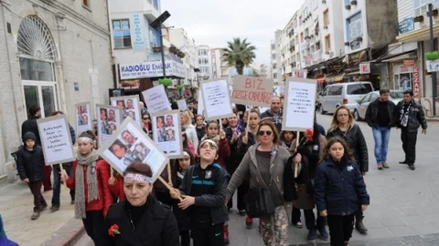 Özgecan İçin 7 Gündür Aynı Yer Ve Saatte Toplandılar