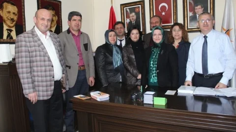 Ak Partili Kurtaran ''Izmir'e Hizmet İçin Yola Çıktım'
