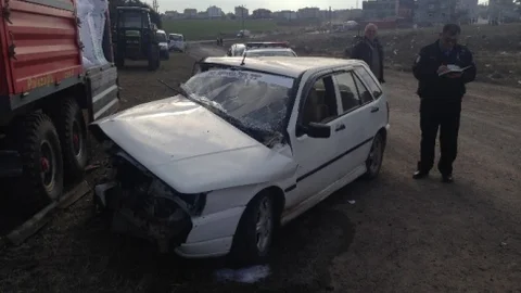 Park Halindeki Römorka Çarptı