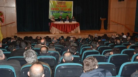 Tatvan'da “Islam'da Anadil Ve Barış” Paneli Düzenlendi