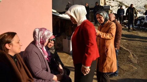 Köseoğlu Trabzonlu Şehidin Anne Ve Babasını Ziyaret Ederek Acılarını Paylaştı